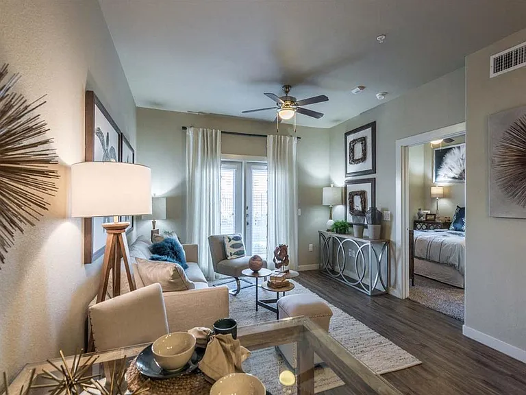 Century Palm Bluff — Photo 35