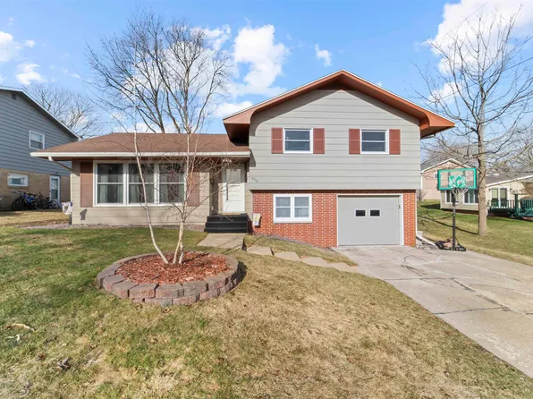 406 Vern Ct, Dodgeville, WI 53533