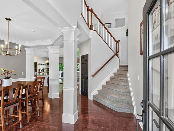 5th image of 1104 Port William Ct