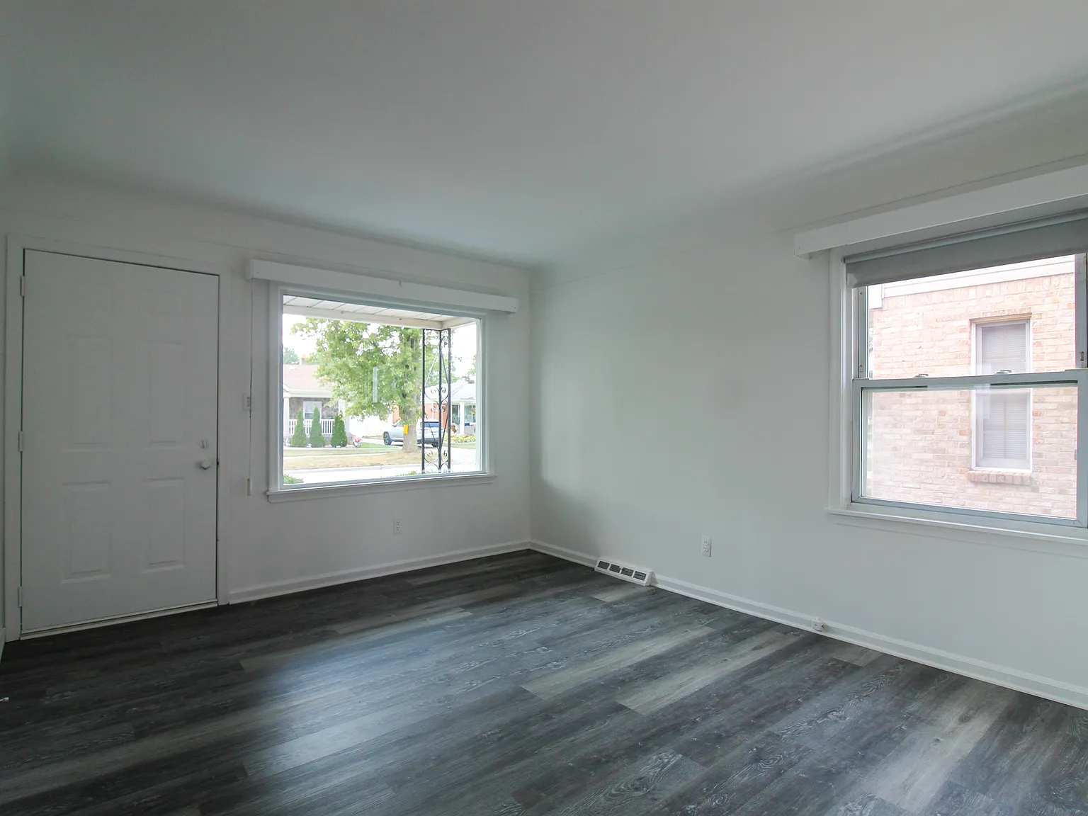 3 bed, 960 sqft, $1,900 — Photo 3
