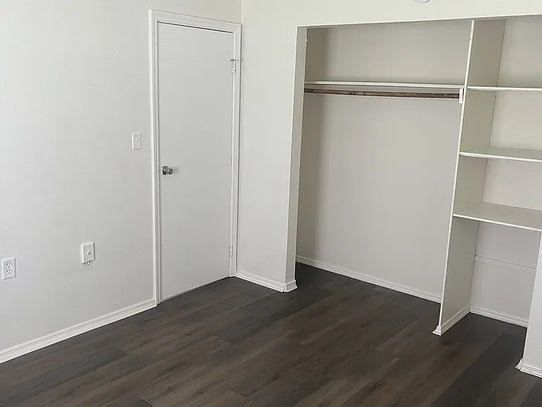 1115 Troy St #1 — Photo 8