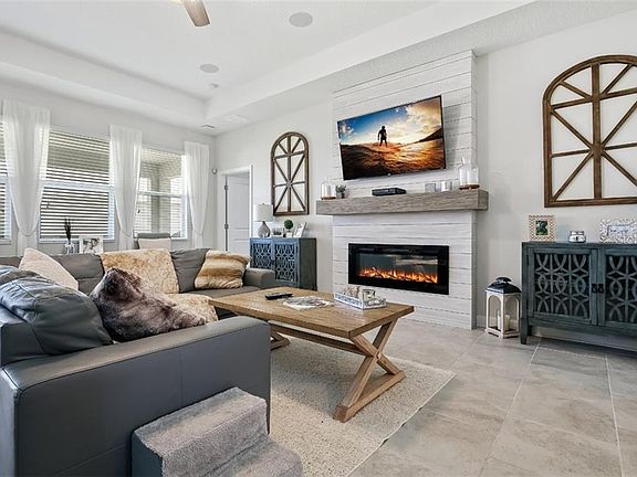 2nd image of 10331 Lovegrass Ln