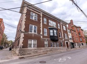 222 W Magnolia Ave