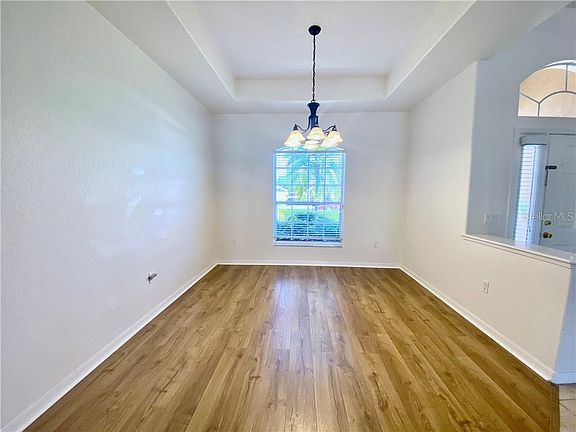 5th image of 470 Terranova St