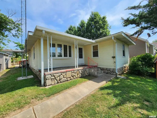 608 W Tyler St, Mc Leansboro, IL 62859