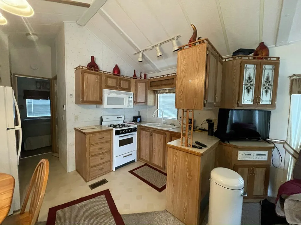 1601 S Airport Dr — Photo 2
