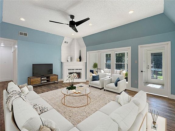 4th image of 600 Holm Oak Ln