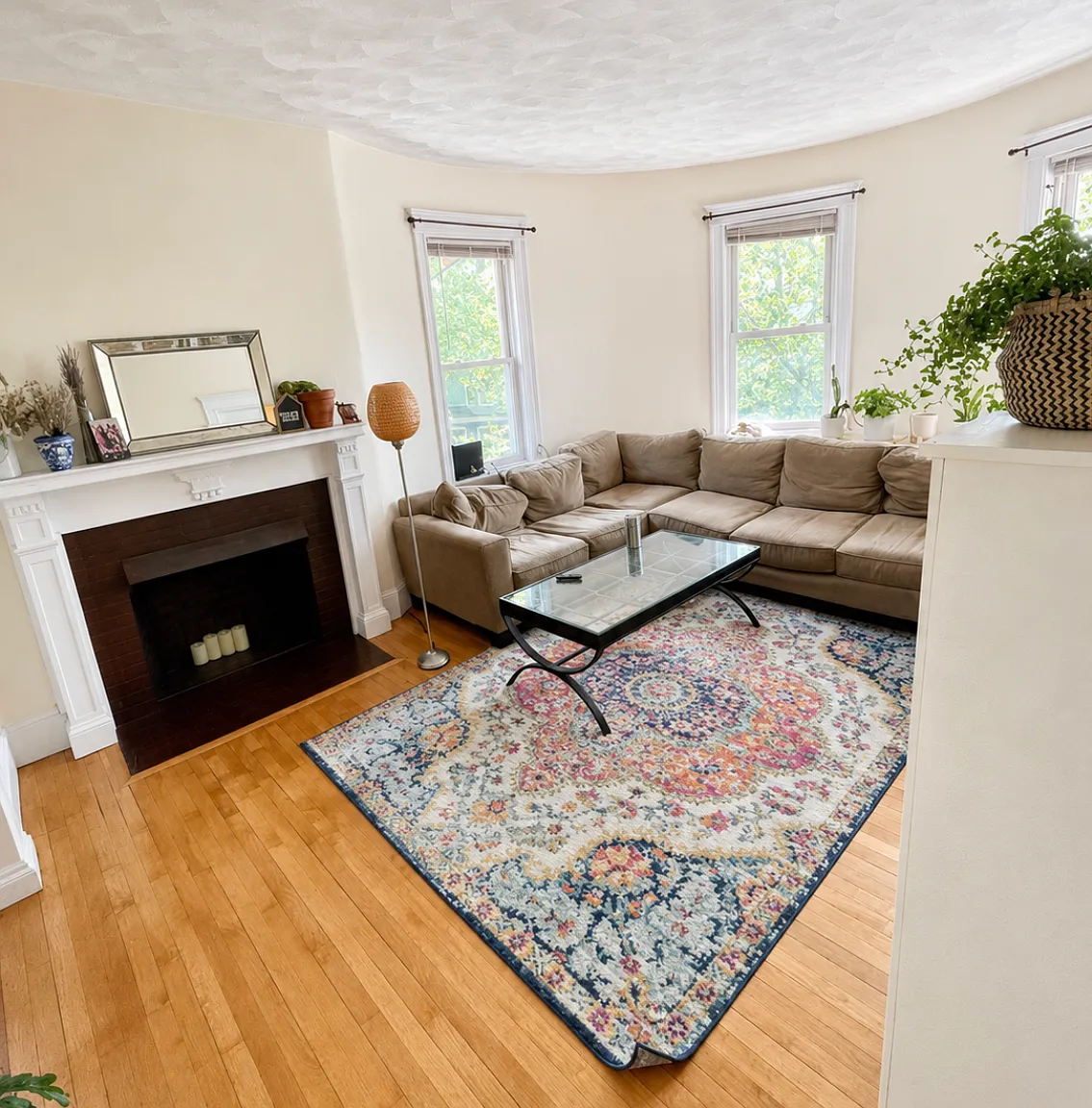 3 bed, 1.0 bath, 1600 sqft, $4,000 — Photo 2