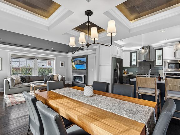 5th image of 2208 Wilmette Ave