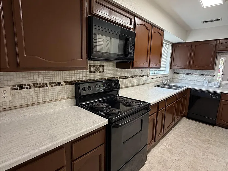 7841 Green Lawn Dr #7841 — Photo 3
