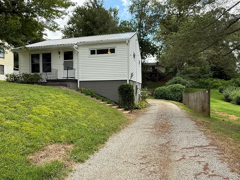 7 Robinwood Ave — Photo 3