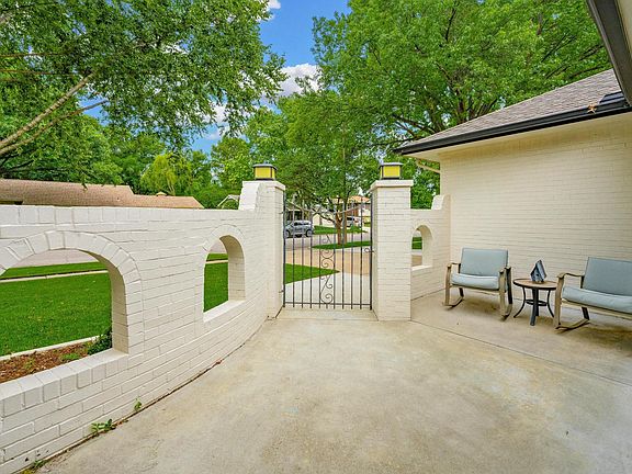 4th image of 1366 N Caddy Ln