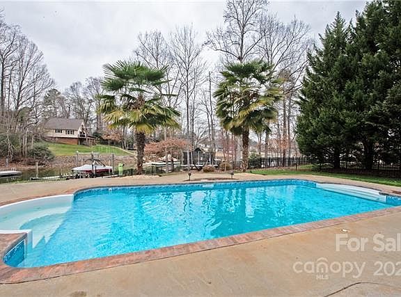 5th image of 8257 Paytons Pointe Ln