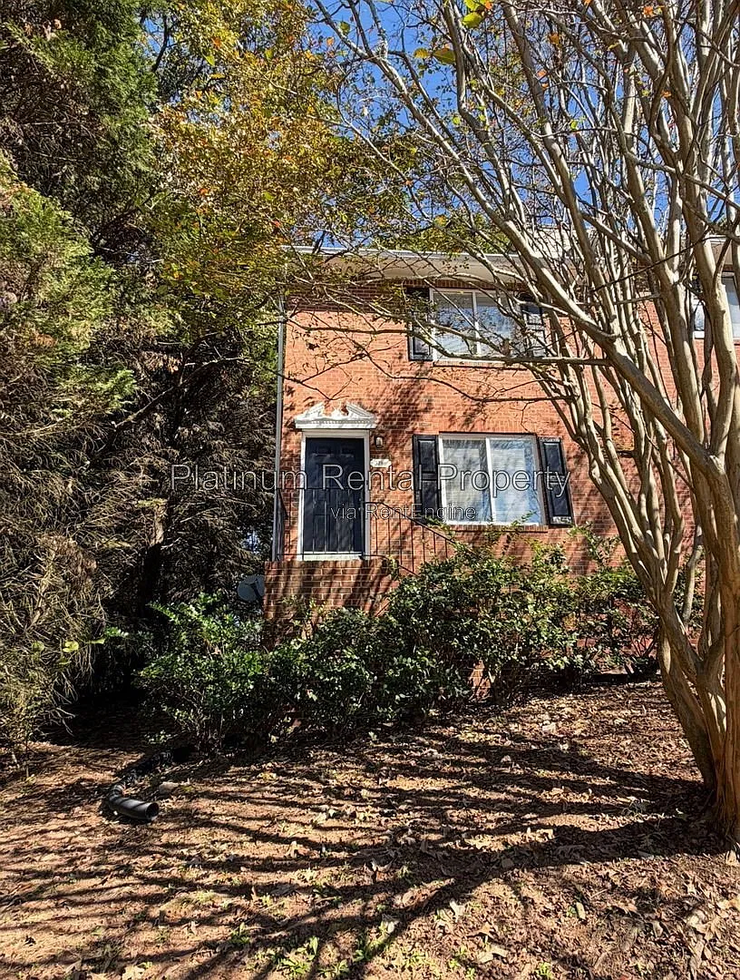 2 bed, 1.5 bath, $1,400 — Photo 2