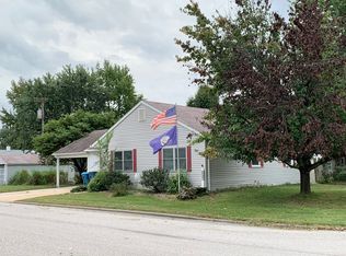 203 S 13th St, Wood River, IL 62095