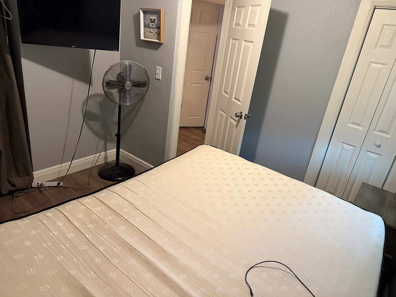 3 bed, 1100 sqft, $2,200 — Photo 2