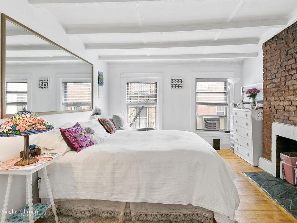 1st image of 15 Cornelia St APT 6R