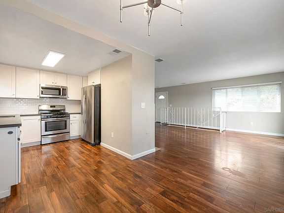 5th image of 955 Maya St