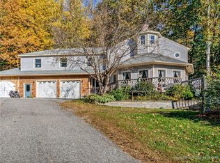 97 Lakeshore Dr, Winthrop, ME 04364