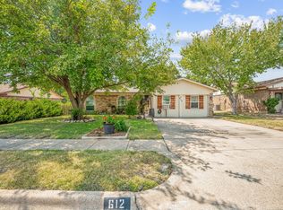 612 Rockledge Dr, Saginaw, TX 76179