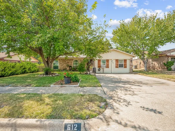 612 Rockledge Dr, Saginaw, TX 76179