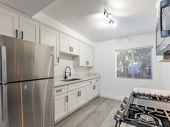 4th image of 12520 Lakewood Blvd #43
