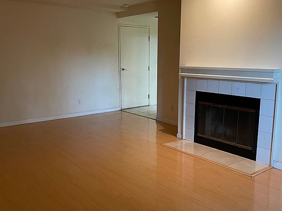 3rd image of 2583 Alveswood Cir