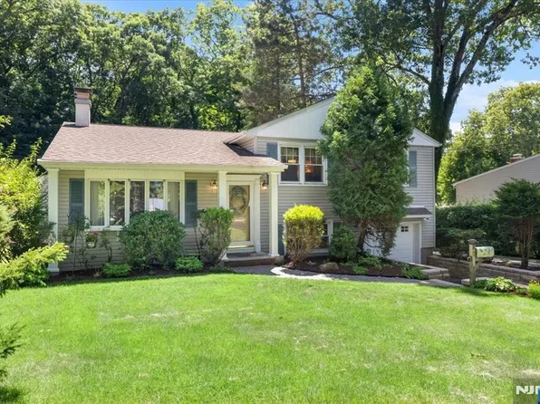 85 Page Dr, Oakland, NJ 07436