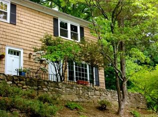34 E Hills Dr, New Canaan, CT 06840