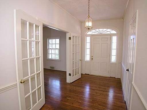 3rd image of 1090 Dixon Dr