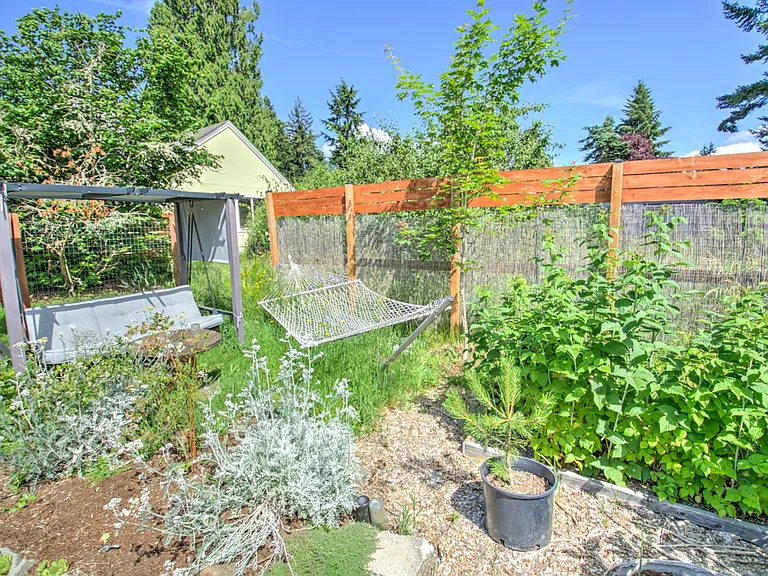 1636 Conger Ave NW — Photo 22