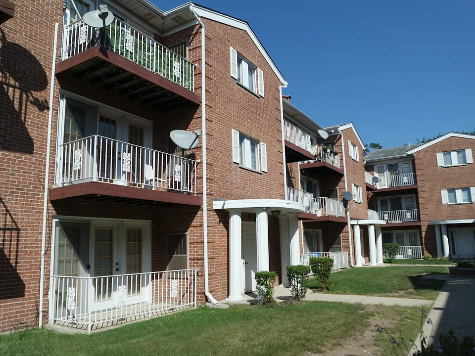 4120 Williamsburg Ct #302