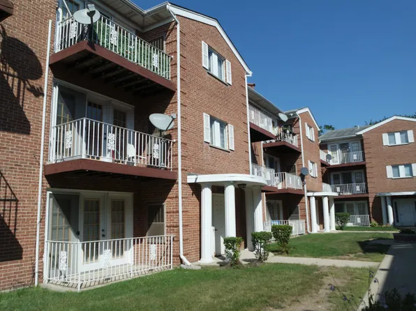 4120 Williamsburg Ct APT 302, Glenview, IL 60025