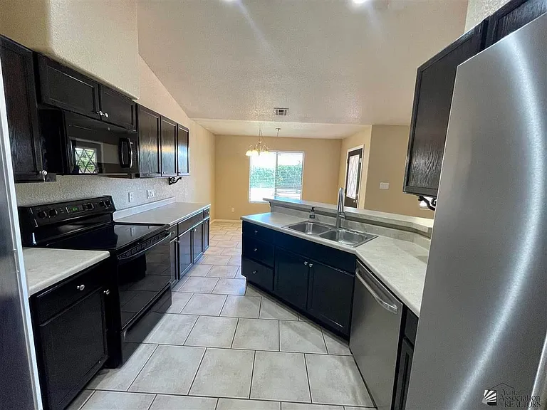 2330 W 22nd Pl — Photo 11