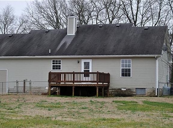 4th image of 401 Applewood Ln