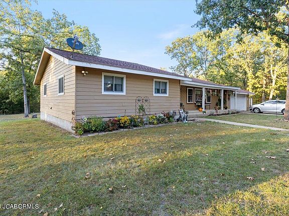 3rd image of 749 McCubbins Dr