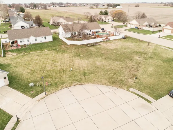 601 Janet Ct, New Baden, IL 62265