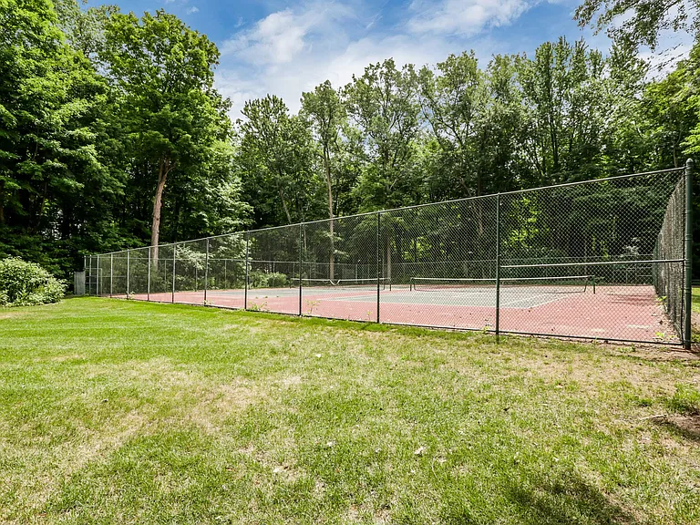 48124 Liberty Dr — Photo 41