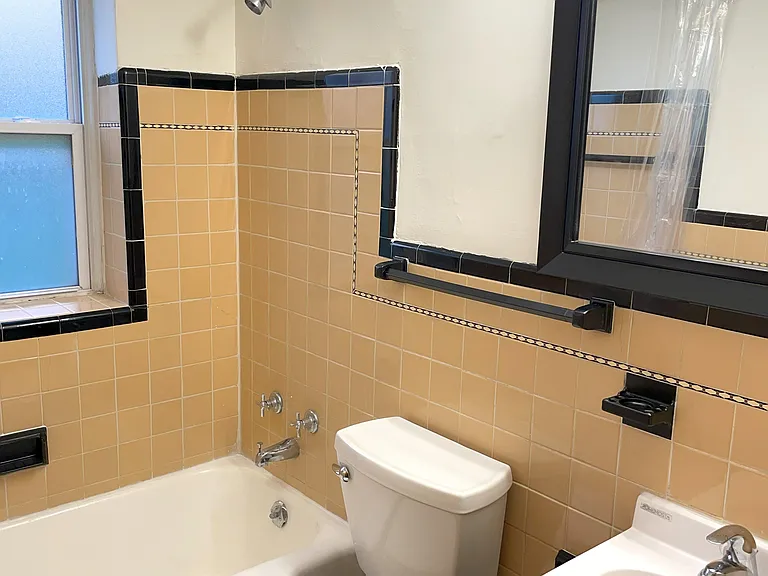 Randolph Apartments — Photo 25