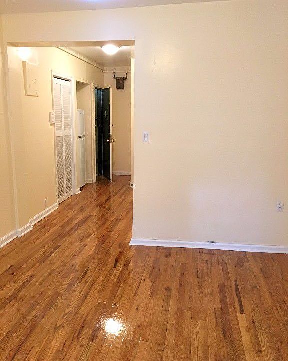 2nd image of 544 W 50th St #A4re