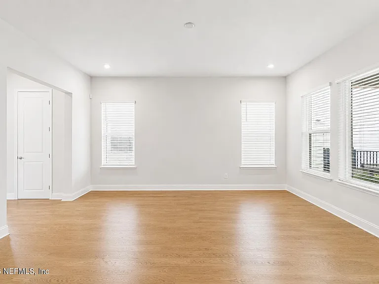 80 Walnut Glen Ct — Photo 32