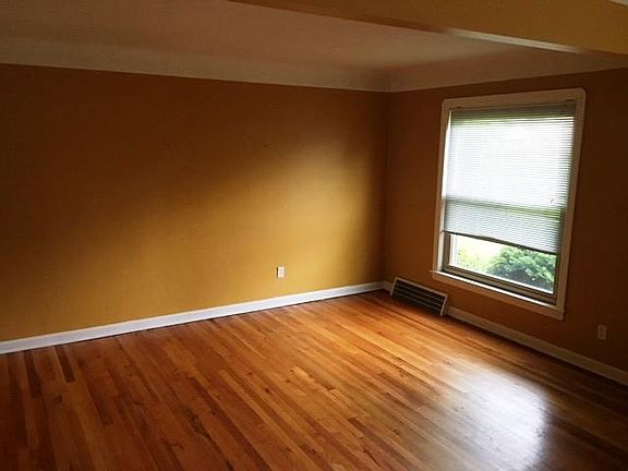 3rd image of 25730 Forestview Ave