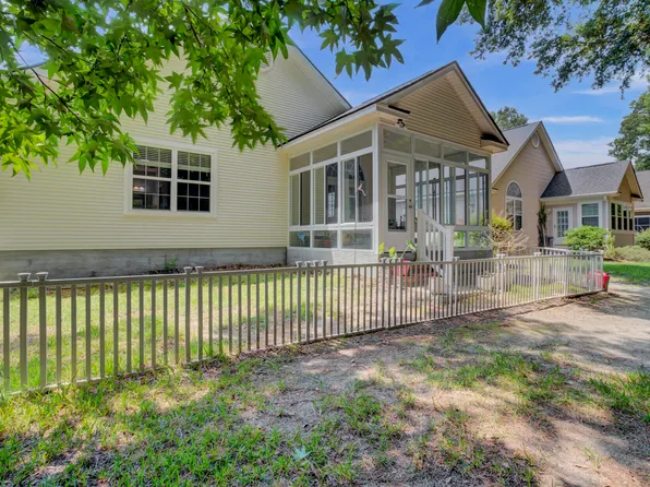 2412 Tuscany Dr, North Charleston, SC 29406