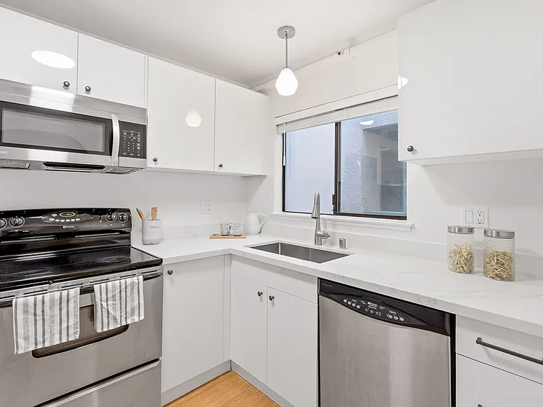 320 Peninsula Ave #316 — Photo 7