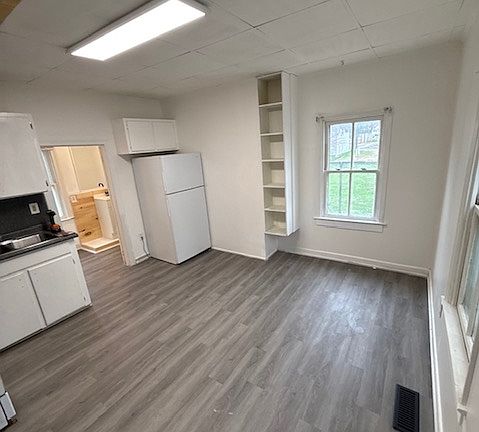 2nd image of 822 E Prospect St