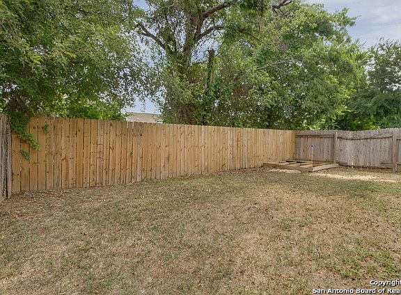 5th image of 540 Frostwood Dr