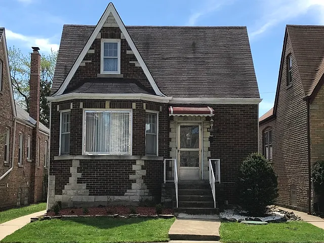 6205 W Fletcher St photo 1