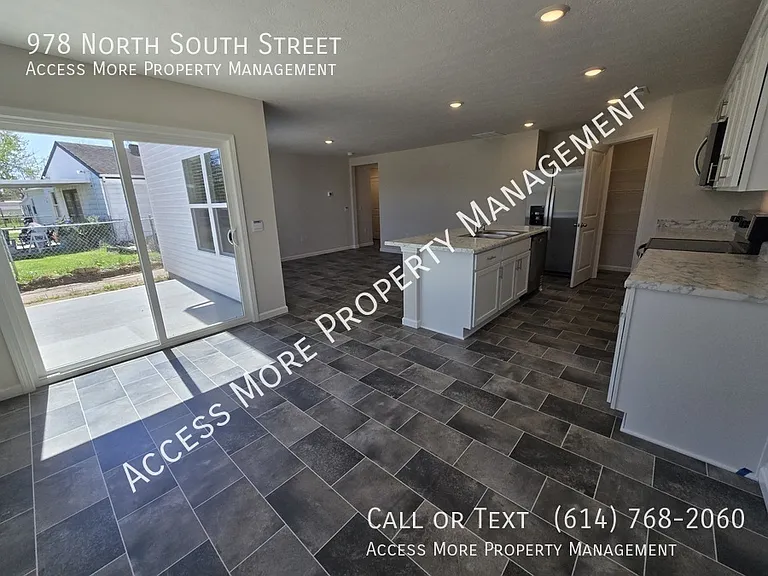 978 N South St — Photo 11