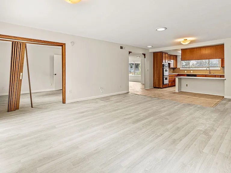 8766 Glenira Ave — Photo 14