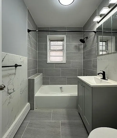 138 E 7th St #7 — Photo 5
